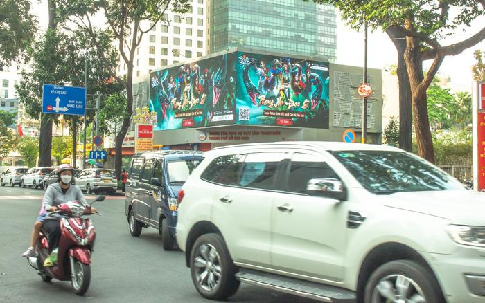 Phong Ma Đạo Sĩ - VPlay gây chấn động với loạt hình ảnh banner LED khắp cả nước