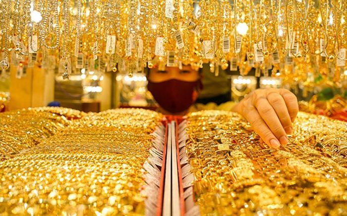 Giá vàng hôm nay (13/4): Vàng thế giới từ đỉnh cao kỷ lục đảo chiều giảm mạnh