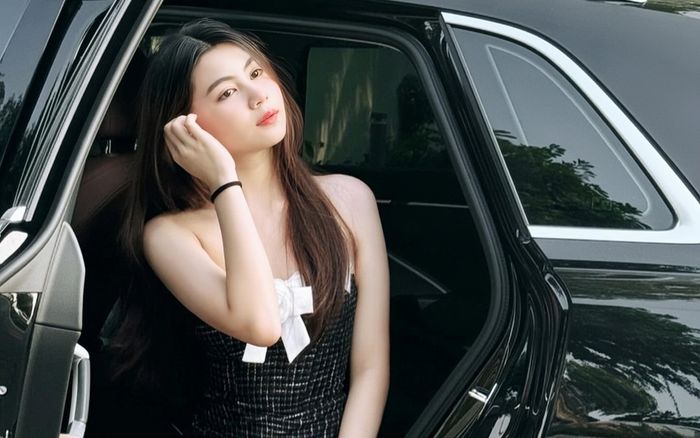 Con gái út Quyền Linh sành điệu tuổi trăng rằm