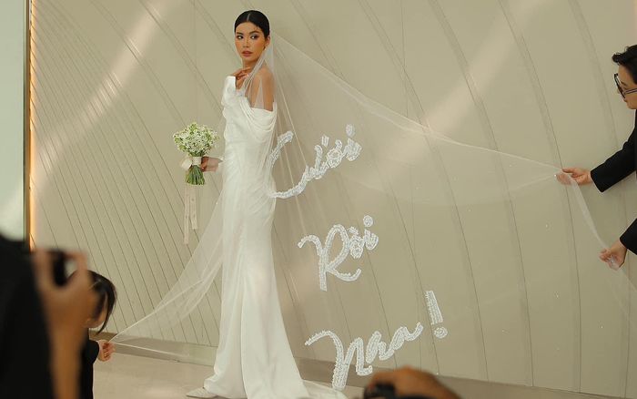 Váy cưới độc lạ của Minh Tú, sẵn tiện nhắn gửi Thùy Tiên và người hâm mộ