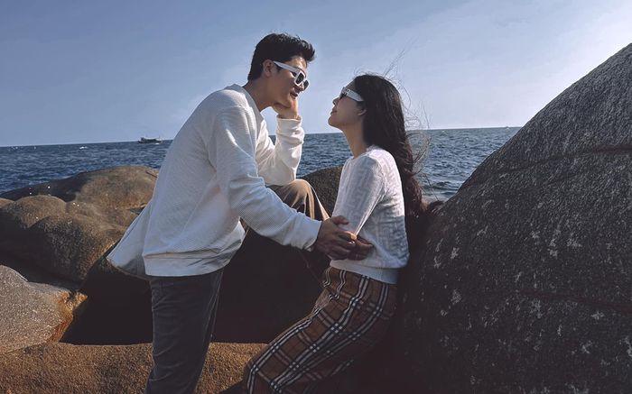 Ngọc Trinh hưởng tuần trăng mật ngọt ngào bên chồng