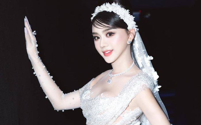 Lâm Khánh Chi gây xôn xao với chia sẻ 'ly hôn'