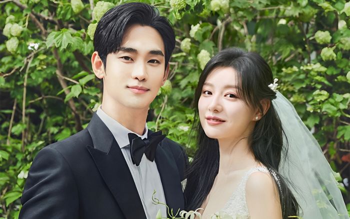 Giữa nghi vấn về chung nhà với Kim Ji Won, Kim Soo Hyun có hành động khẳng định chủ quyền?