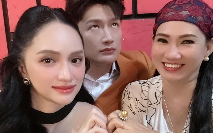 Hương Giang công khai mẹ chồng, còn được tặng nhiều bất động sản?