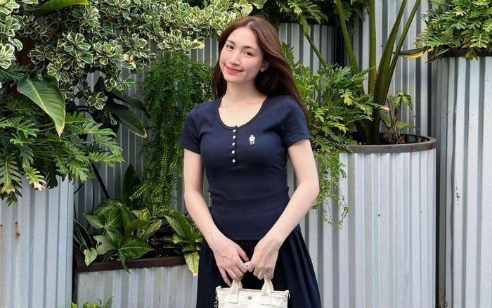 Hòa Minzy khoe ảnh 'sống ảo', Văn Toàn cùng hội bạn 'bóc mẽ' sự thật về chiều cao của nữ ca sĩ