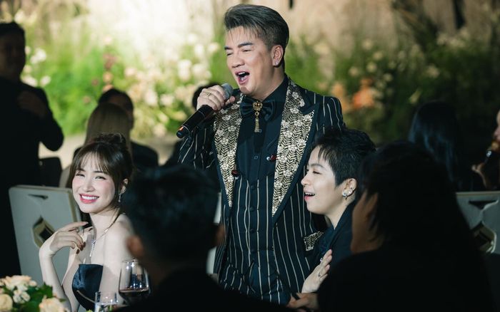 Đàm Vĩnh Hưng gây xôn xao với một hành động khi gặp fan