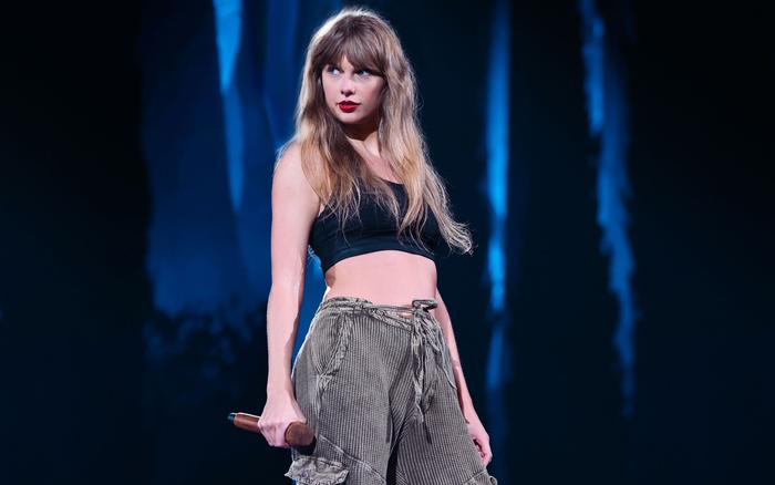 Rolling Stone chấm album mới của Taylor Swift điểm tuyệt đối: 'Đừng vội mừng!'