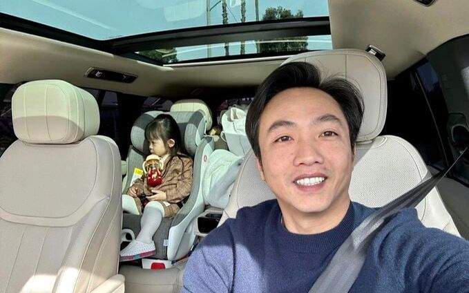 Ái nữ nhà Cường Đô La "ngậm thìa vàng" từ nhỏ, đi học mẫu giáo được đưa đón bằng siêu xe sang