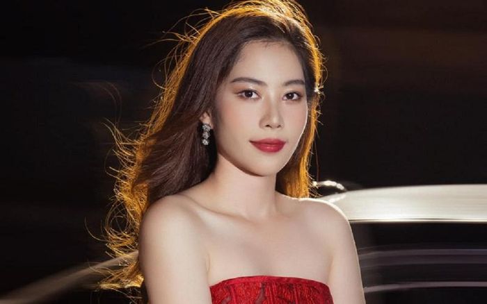 Nam Em có hành động khó hiểu khi livestream bán hàng