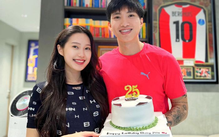 Doãn Hải My nịnh Đoàn Văn Hậu trong ngày đặc biệt, visual cặp vợ chồng son lên hương rõ rệt