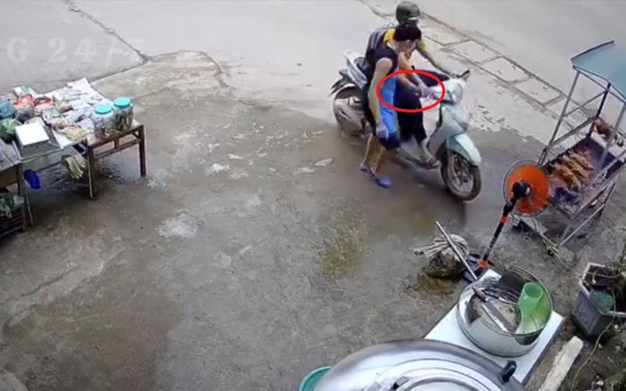 Bán vịt quay chưa được thu tiền, chủ quán có hành động lỡ tay phải đền thêm con vịt