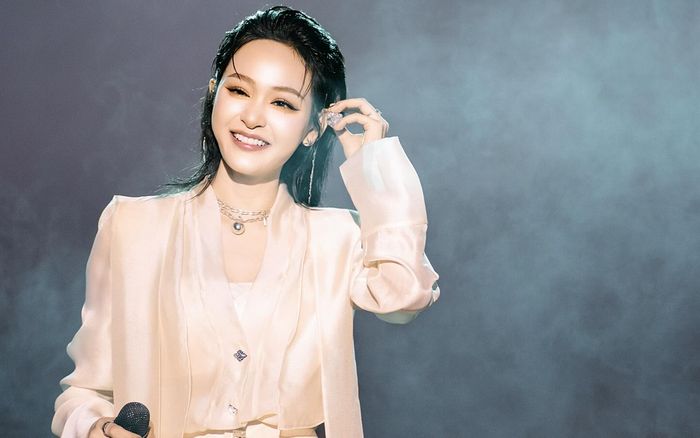 Hiền Hồ run rẩy, nuốt nước bọt liên tục sau một năm bị công chúng 'tẩy chay'