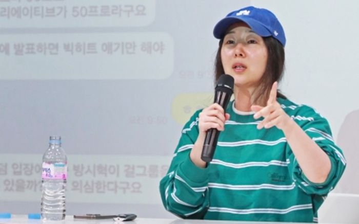 Từ họp báo của Min Hee Jin: 'NewJeans sẽ hoạt động tốt hơn nếu không có BTS'