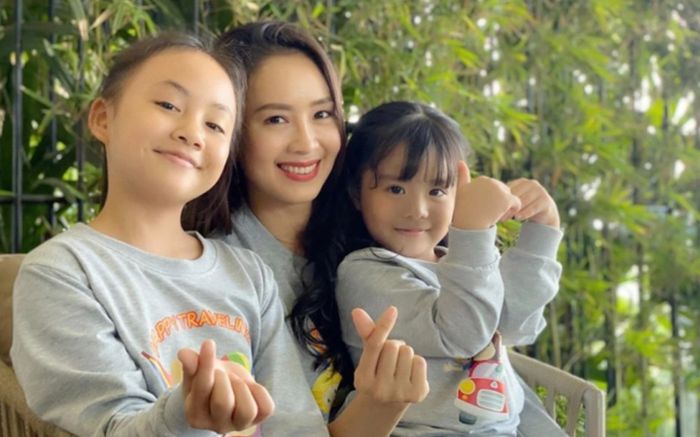 Choáng ngợp bảng thành tích học tập ấn tượng của con gái Hồng Diễm