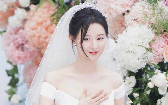 Dàn tình màn ảnh cực phẩm của Kim Ji Won: Người là 'hoa đã có chủ', người sở hữu tài sản hơn 3000 tỷ