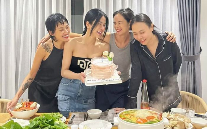 Vợ Cường Đô La bày tỏ nỗi niềm làm mẹ, Diệp Lâm Anh động viên nhưng bị bắt lỗi