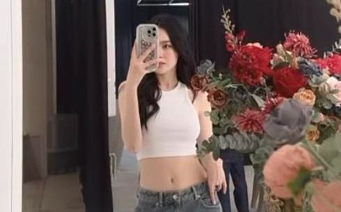 Ninh Dương Lan Ngọc tự chứng minh vòng eo phẳng lì giữa tin đồn mang thai