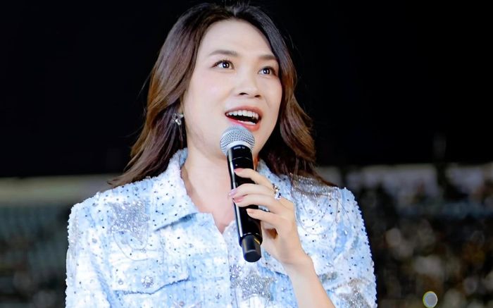 Về quê nhà biểu diễn, Mỹ Tâm ghi điểm vì hành động tinh tế