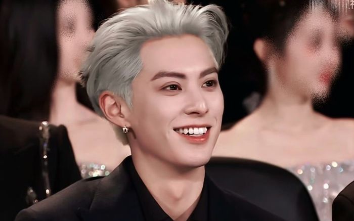 Vương Hạc Đệ khoe cơ bụng 6 múi cực phẩm khiến netizen phát sốt