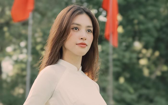 Hoa hậu Tiểu Vy cùng dàn hậu khoe ảnh áo dài đầy tự hào trong ngày 30/4