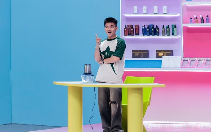 Chàng trai 22 tuổi khiến Hương Giang mê tít vì sự quý ông