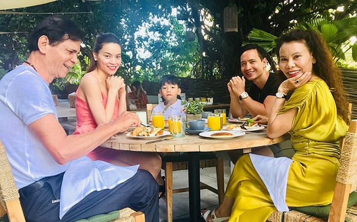 Mẹ vợ Kim Lý công khai khen con rể đẹp, Hồ Ngọc Hà phản ứng ra sao?