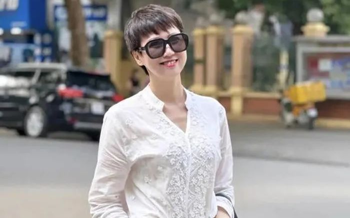 U50 chất chơi như mẹ vợ Đoàn Văn Hậu: Mặc áo ống, bikini cũng đẹp ngỡ ngàng