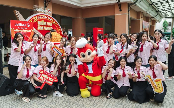 Jollibee hé lộ dàn nghệ sĩ sẽ tham gia biểu diễn tại 300 trường ĐH và CĐ tại The Jolly Tour