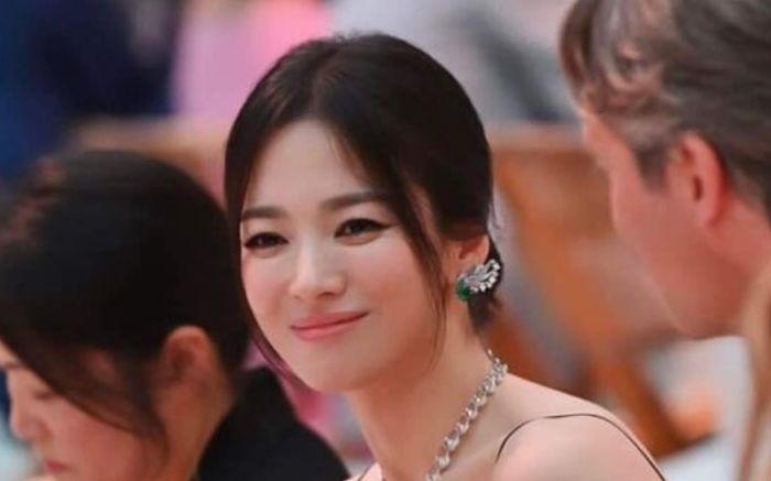 Song Hye Kyo được người yêu kém tuổi tỏ tình sau thời gian dài quen biết