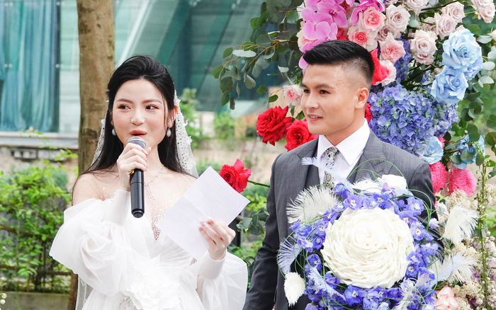 Quang Hải và Chu Thanh Huyền công bố tin vui đã có con đầu lòng ngay tại đám cưới