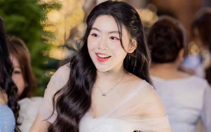 Lọ Lem xinh như công chúa trong tiệc sinh nhật tuổi 18