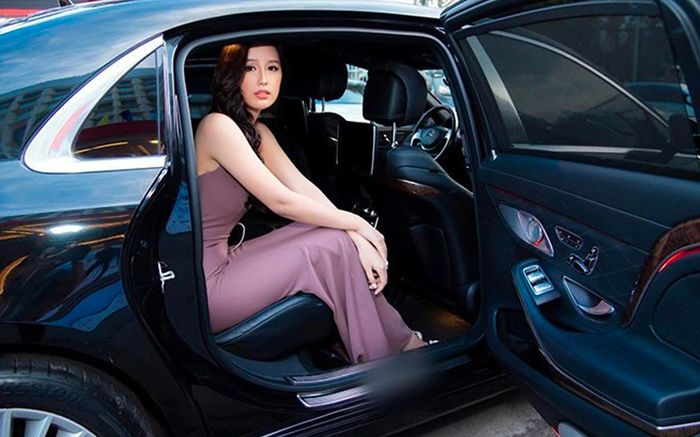 Cuộc sống sang giàu của hoa hậu từng tuyên bố nếu vỡ nợ sẽ được bạn trai trả thay