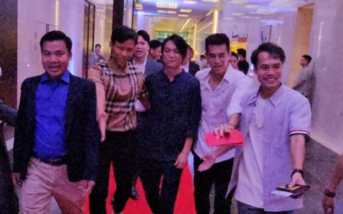 Văn Toàn đích thân dẹp đường, tháp tùng một 'chủ tịch' đặc biệt đến đám cưới Quang Hải