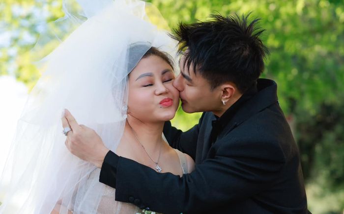 Lê Giang lên tiếng về bộ ảnh cưới gây tranh cãi: 'Tôi nhỏ hơn mẹ Lê Dương Bảo Lâm 2 tuổi, ghen gì'