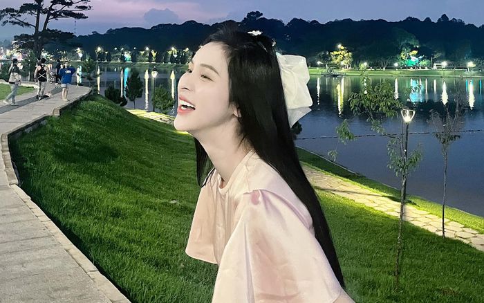 Hậu ồn ào chửi khách, Á hậu Tường Vy lại gây tranh luận khi bán sữa lấn chiếm vỉa hè