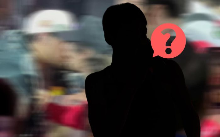 Nam ca sĩ nổi tiếng showbiz công khai hôn người yêu đồng giới?