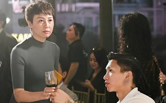 Mẹ vợ Đoàn Văn Hậu muốn hút mỡ, nâng ngực