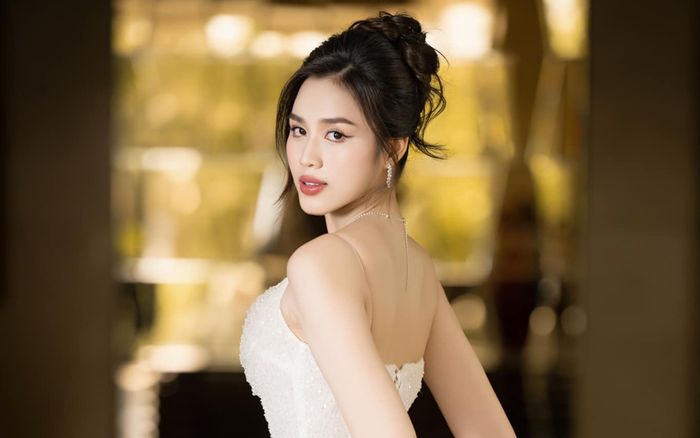 Lên chức CEO ở tuổi 22, Hoa hậu Đỗ Thị Hà vẫn theo học thạc sĩ?