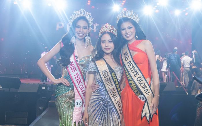 Góc hy hữu: Cô gái Việt cao 1m45 đi thi quốc tế và cái kết