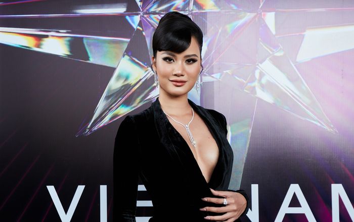 Khí chất của Hương Ly trên thảm đỏ khi trở thành GĐQG Miss Universe Vietnam