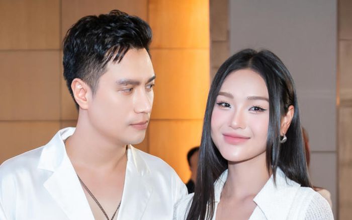 Việt Anh nắm tay bạn gái kém 18 tuổi không rời hậu phủ nhận tin đồn yêu Quỳnh Kool