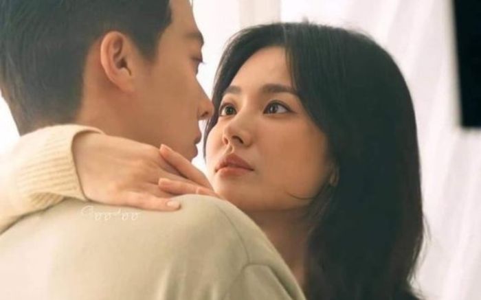 Song Hye Kyo lộ bằng chứng hẹn hò tình trẻ, nhà trai bị chỉ trích vì kém tiếng