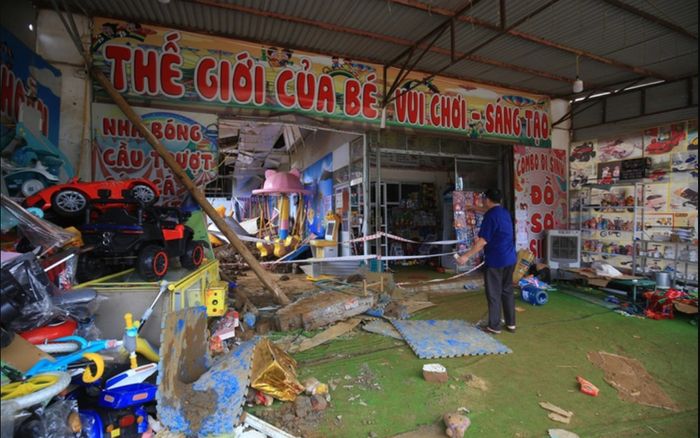 Vụ sạt lở làm 3 cháu nhỏ tử vong ở Hà Nội: Chủ nhà vừa bới lớp đất vừa gào khóc cứu con