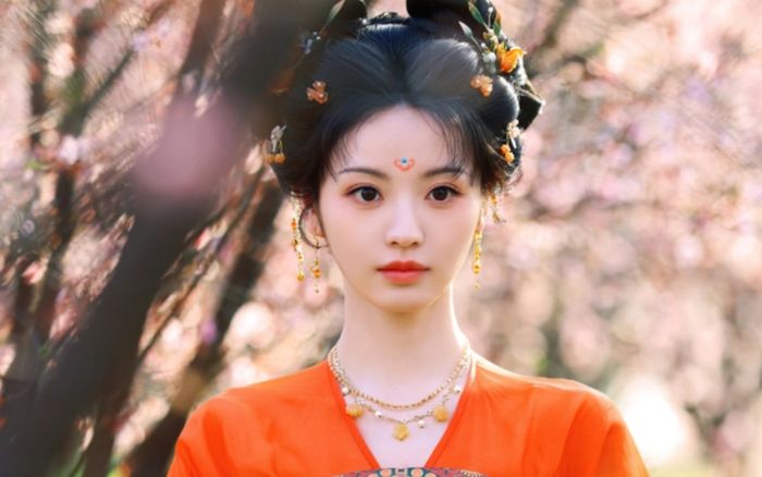 Nữ diễn viên được gọi là búp bê cổ trang gây sốt mạng xã hội nhờ nhan sắc đẹp hơn cả tranh vẽ