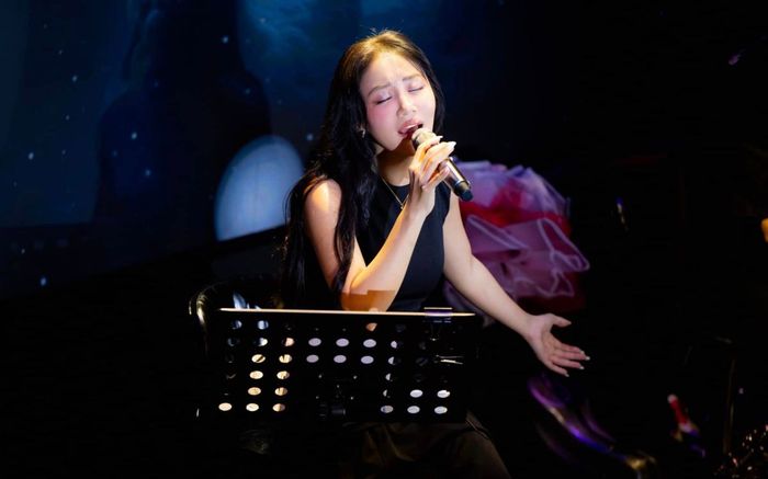 Văn Mai Hương vướng nghi vấn hát nhép vì gặp sự cố kĩ thuật