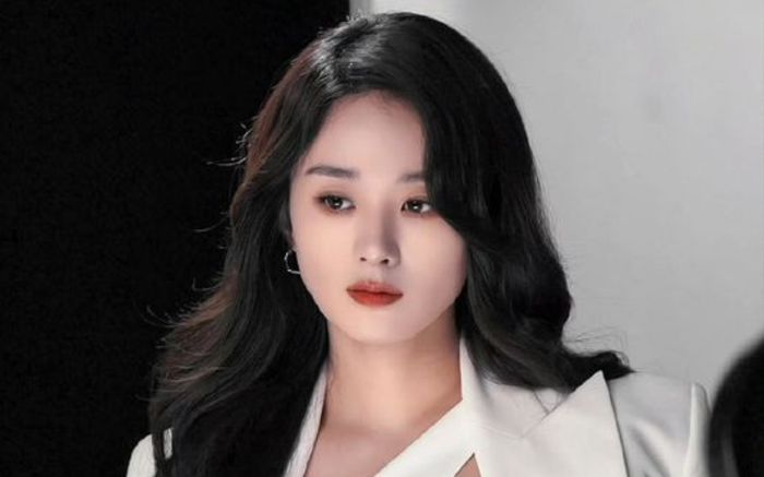 Rộ tin Triệu Lệ Dĩnh đang 'qua lại' với người đã có gia đình, nhà trai nổi chẳng kém Phùng Thiệu Phong