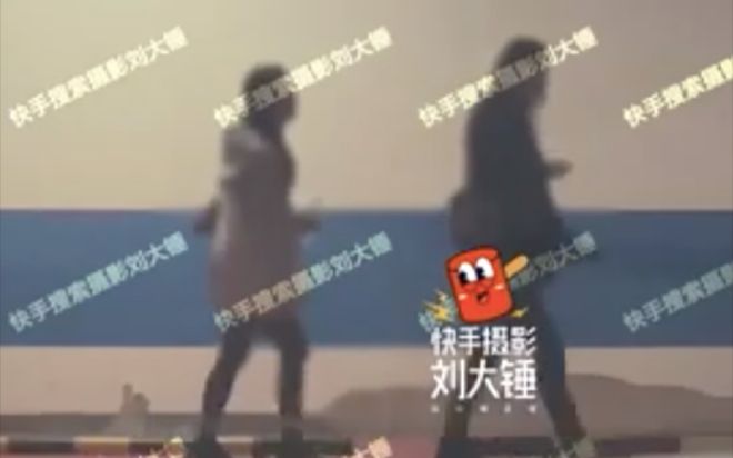 Nam diễn viên đưa 2 cô gái về nhà riêng sau 3 năm ly hôn vợ