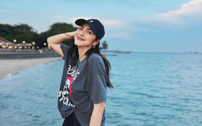 Diện đồ kín bưng đi biển, Tăng Thanh Hà vẫn khiến bao người mê đắm