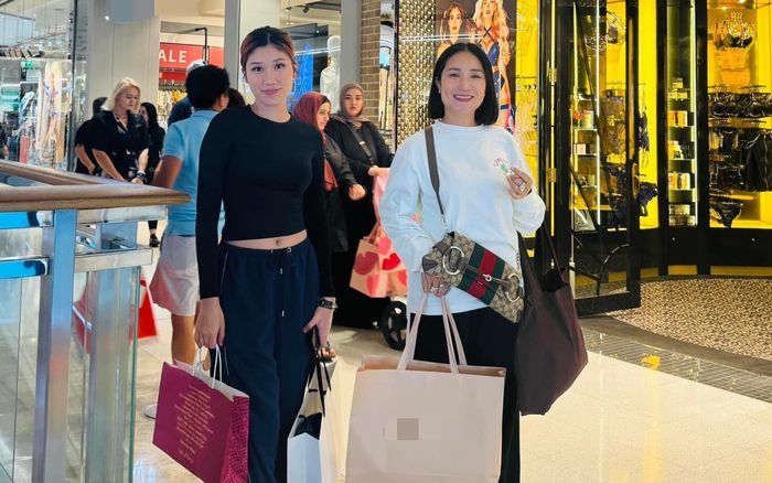 Cát Tường vi vu tại nước Úc cùng con gái, được khen ngày càng trẻ trung rõ rệt