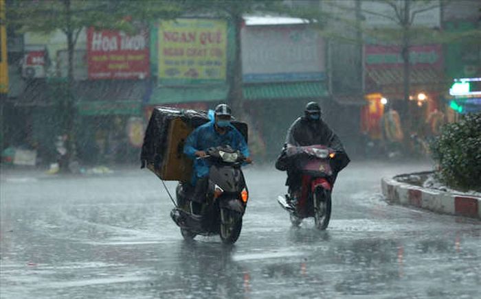 Không khí lạnh yếu, miền Bắc mưa dông